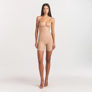 SKIMS BODY CS Back Smoothing Open Bust Mid Thigh Bodysuit- Clay Size M NWT #1946
